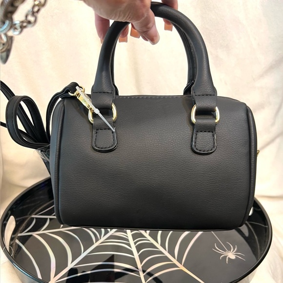 🧛‍♀️🖤💋BETSEY JOHNSON,LUV BETSEY LBHARLEY VAMPIRE LIP KITTY BARREL SATCHEL 🖤💋🧛‍♀️ - Picture 8 of 11